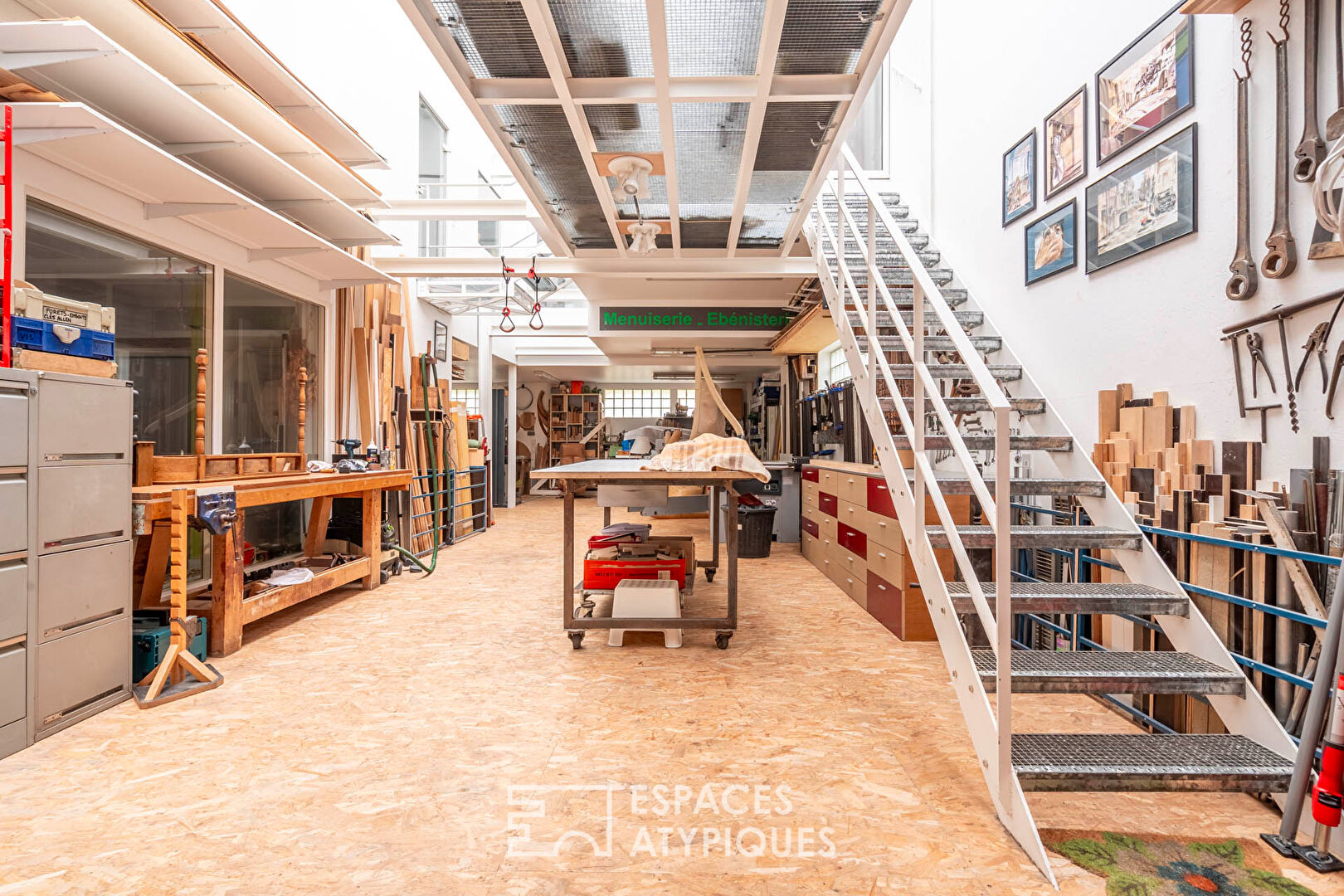 Loft house with workshop and garden