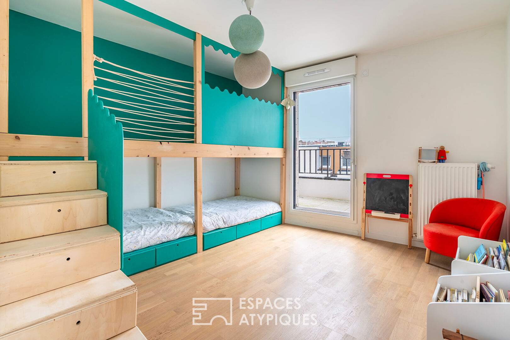 Appartement en dernier étage avec terrasse et balcon