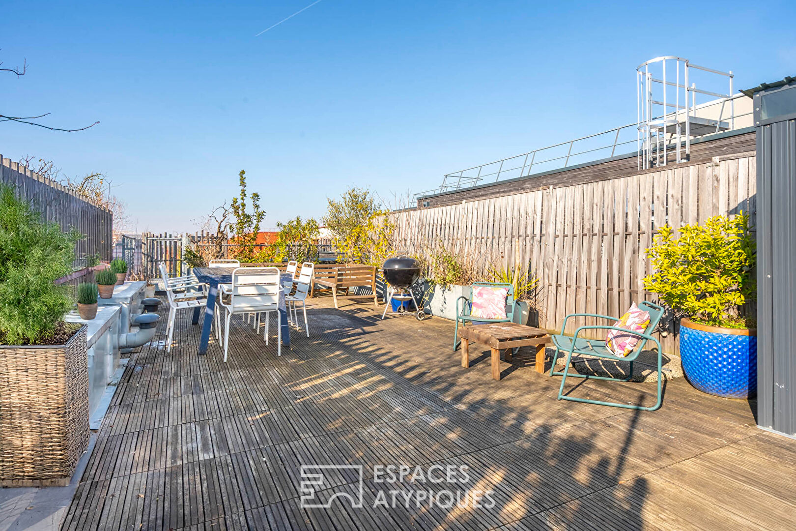 Apartment with balcony and roof terrace