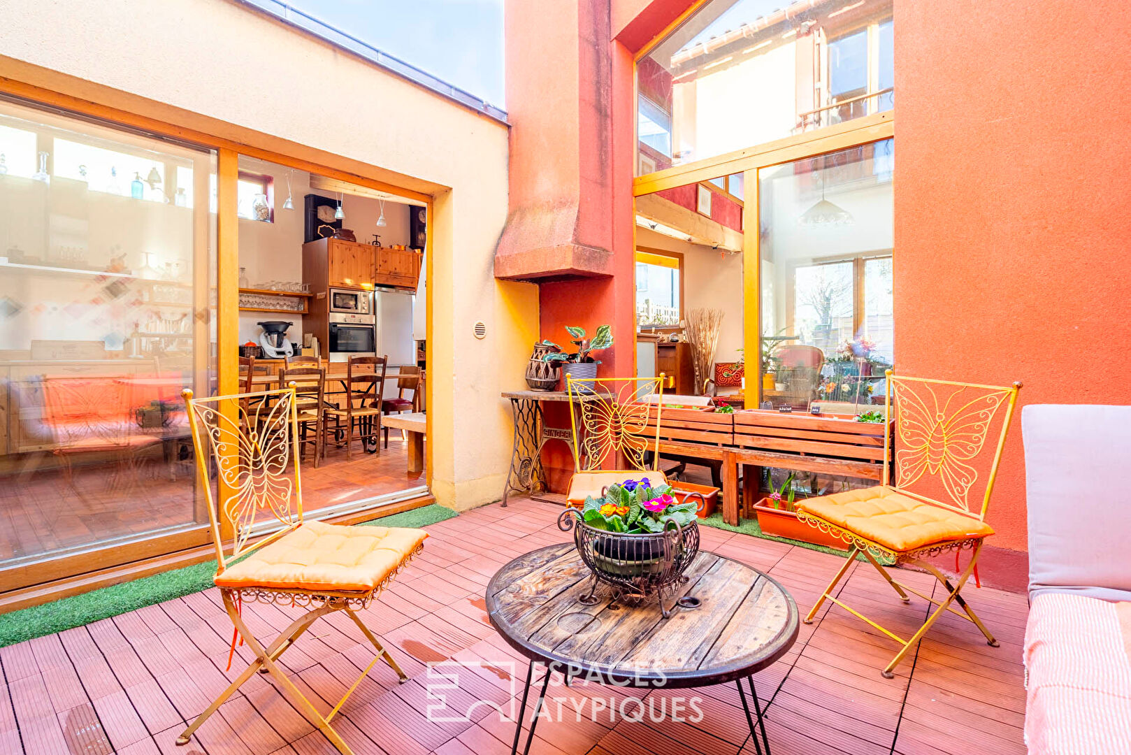 Maison avec patio et jardin