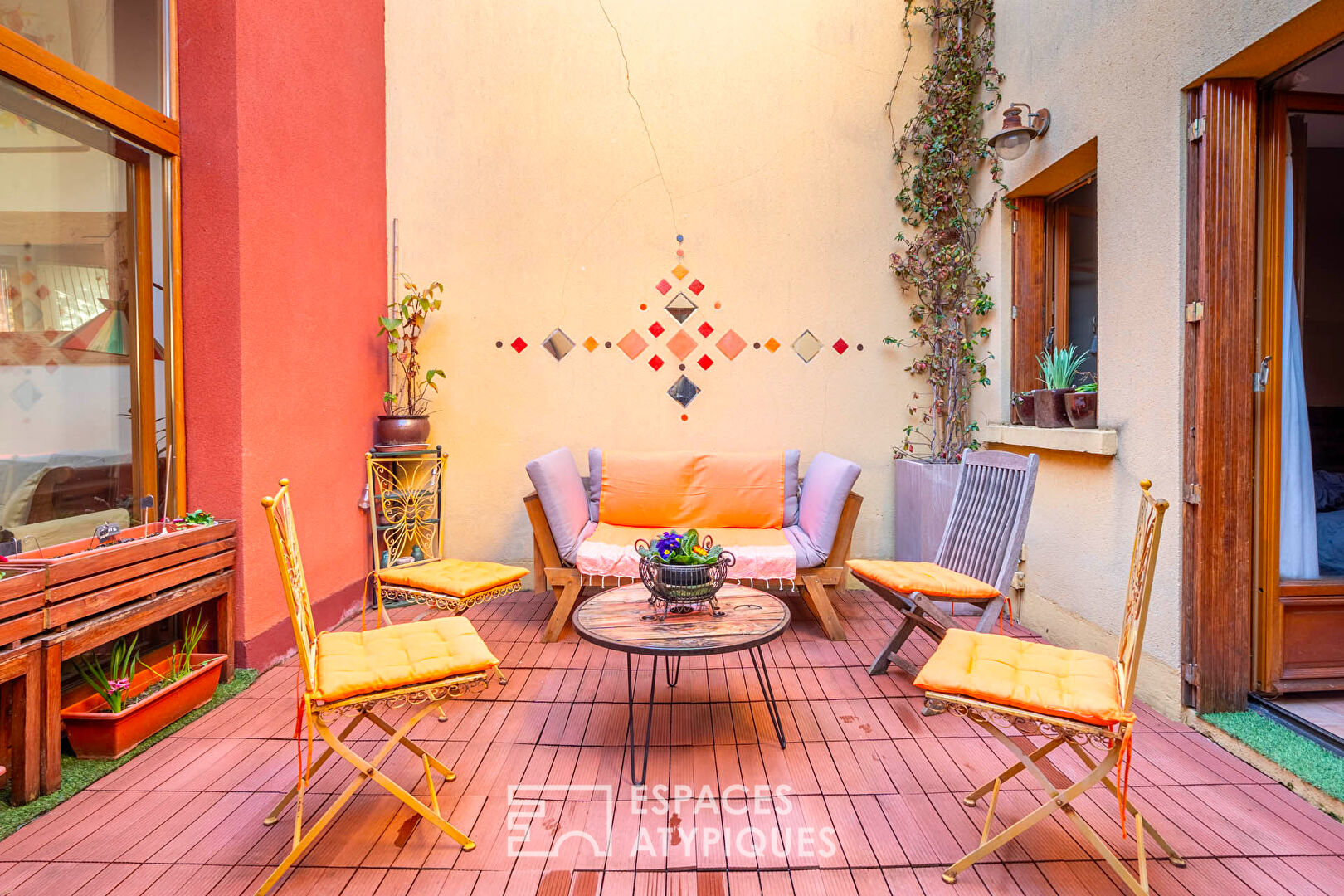 Maison avec patio et jardin