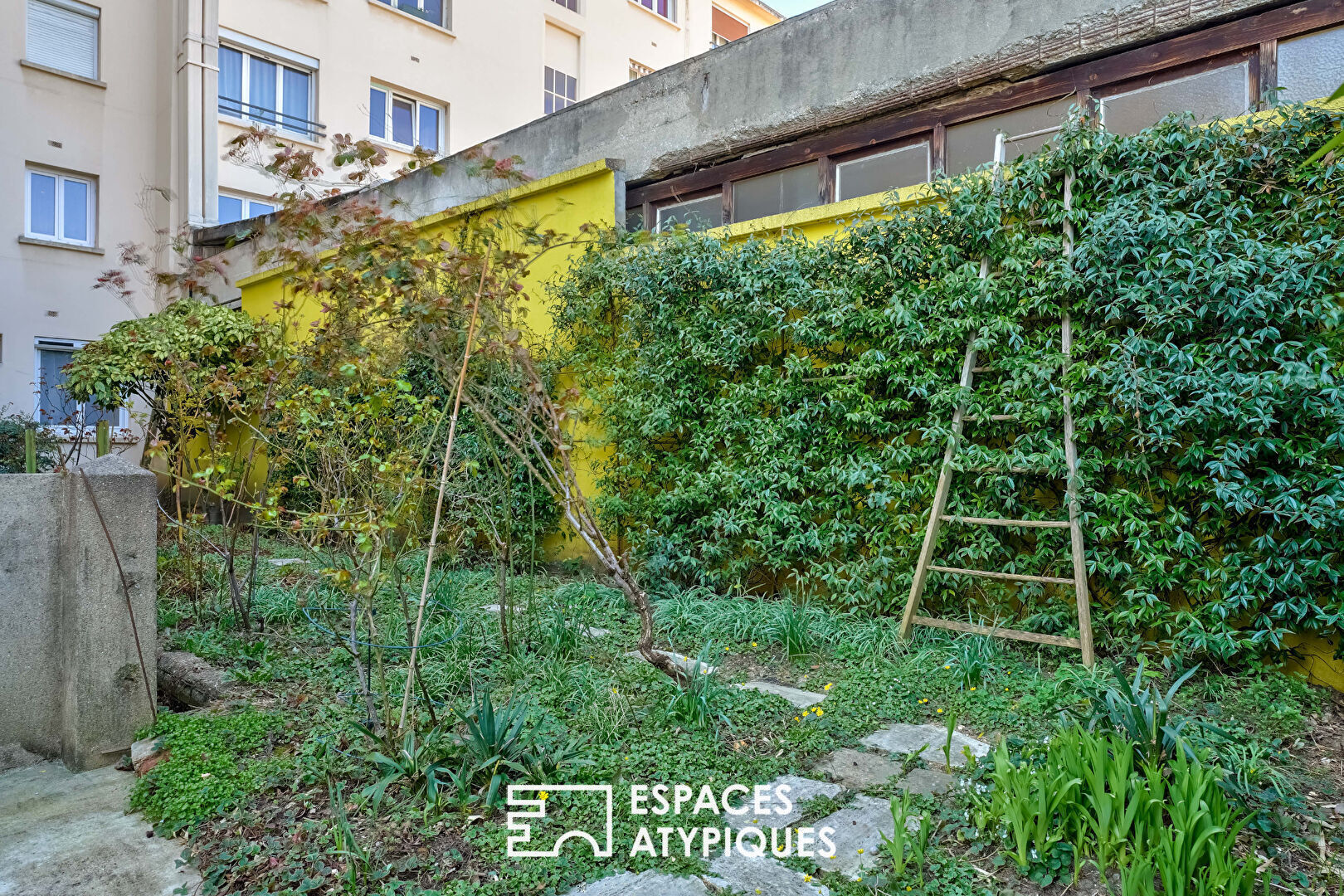 Large loft-style studio with private garden in Hauts-de-Vanves