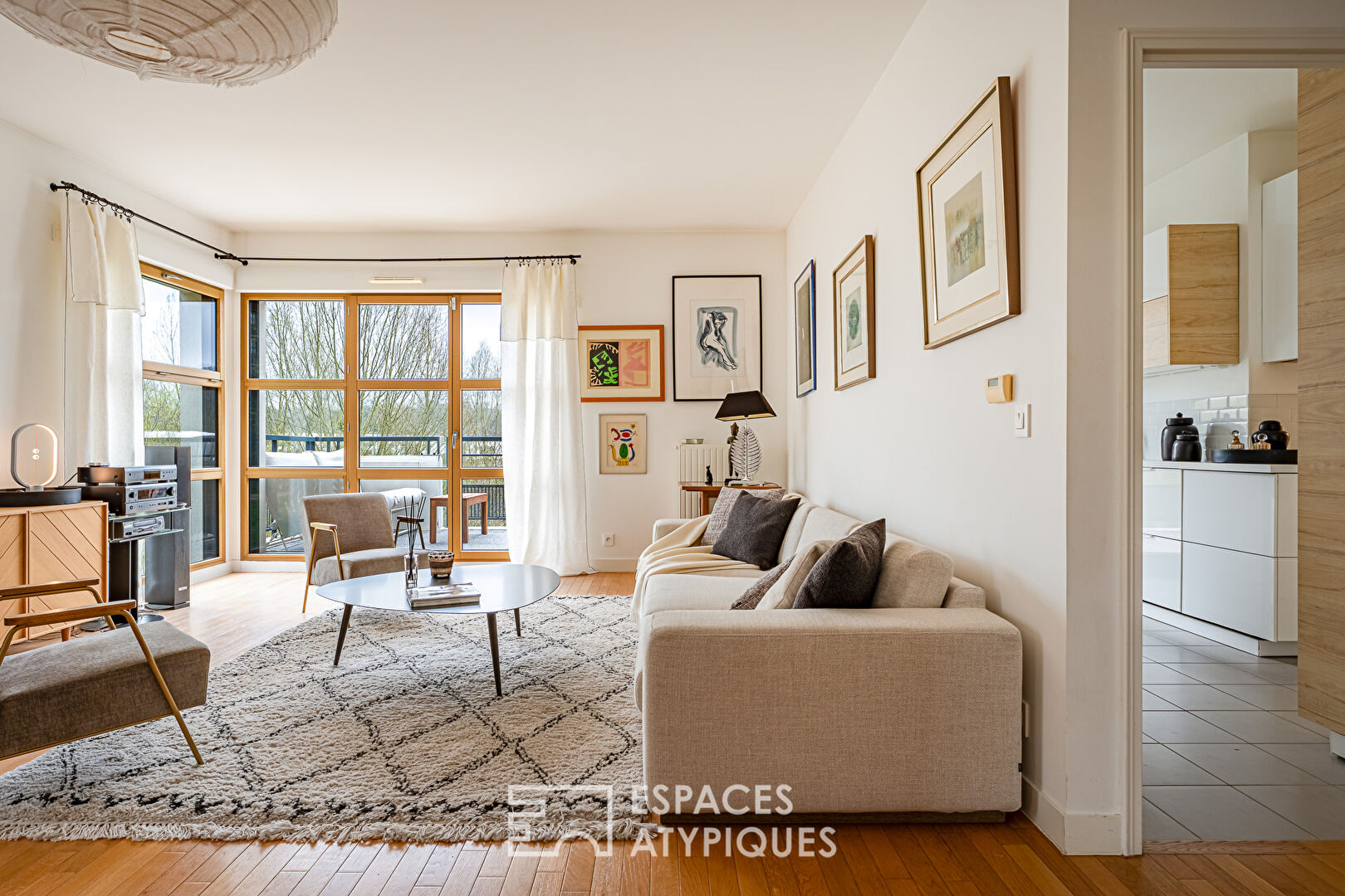 Contemporain avec terrasse et vue verdoyante