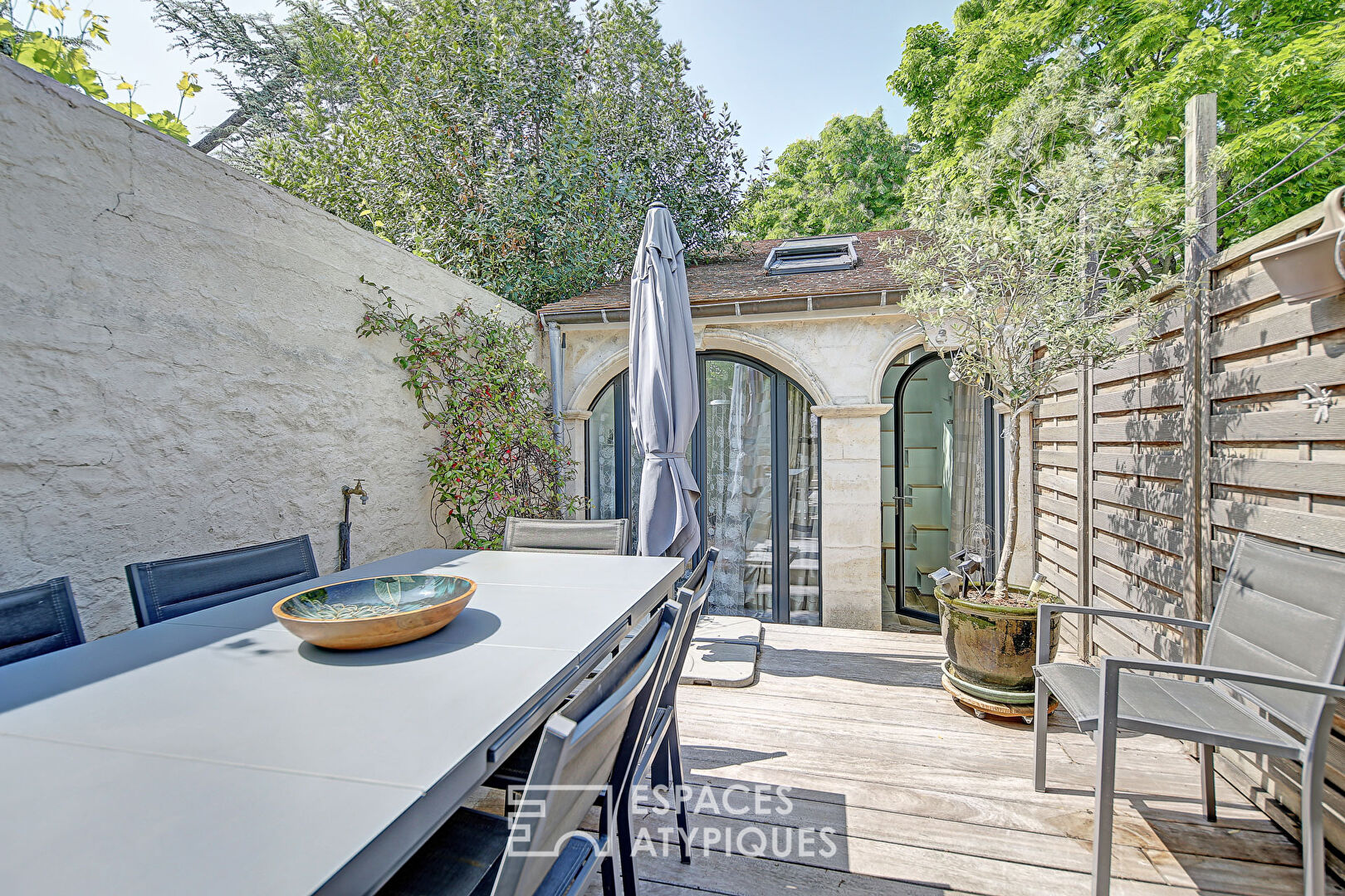 Souplex with terrace and outbuilding