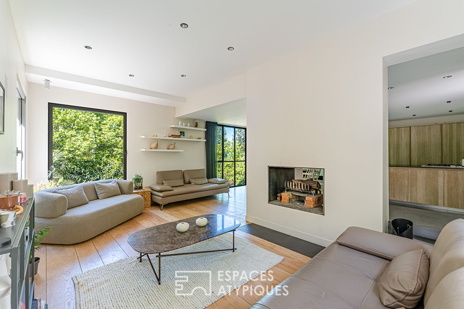 Architect house on the edge of the forest with garden and roof terrace