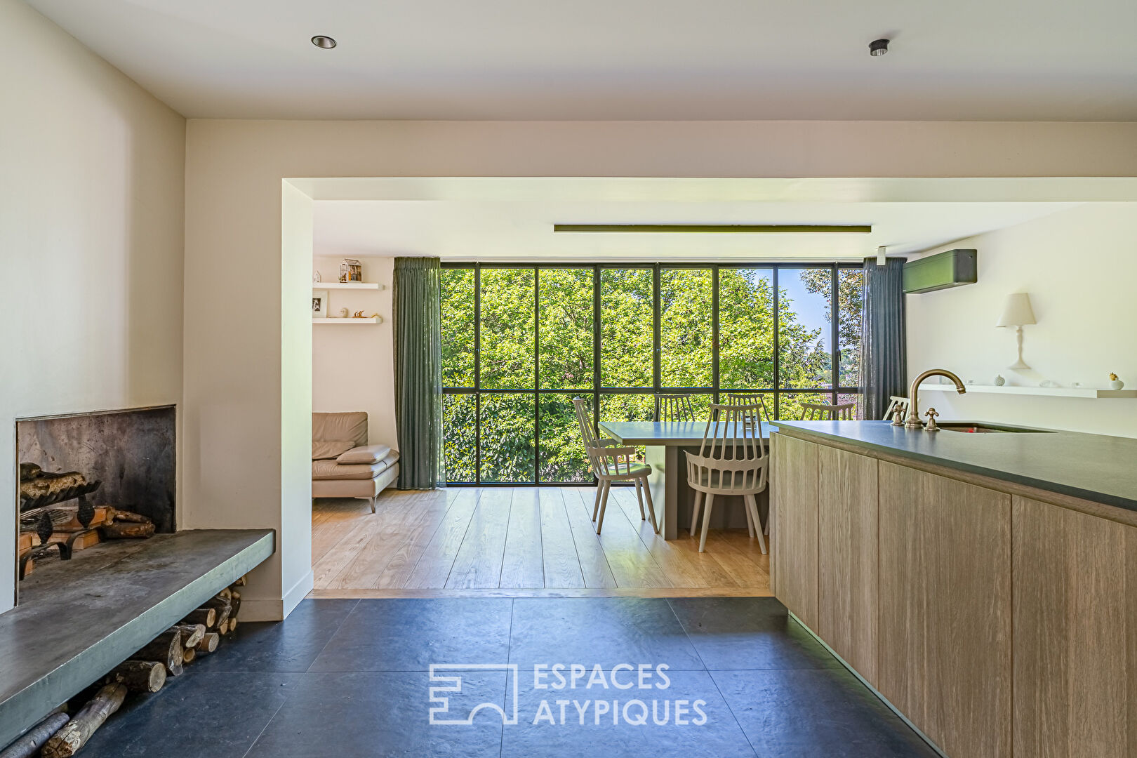 Architect house on the edge of the forest with garden and roof terrace