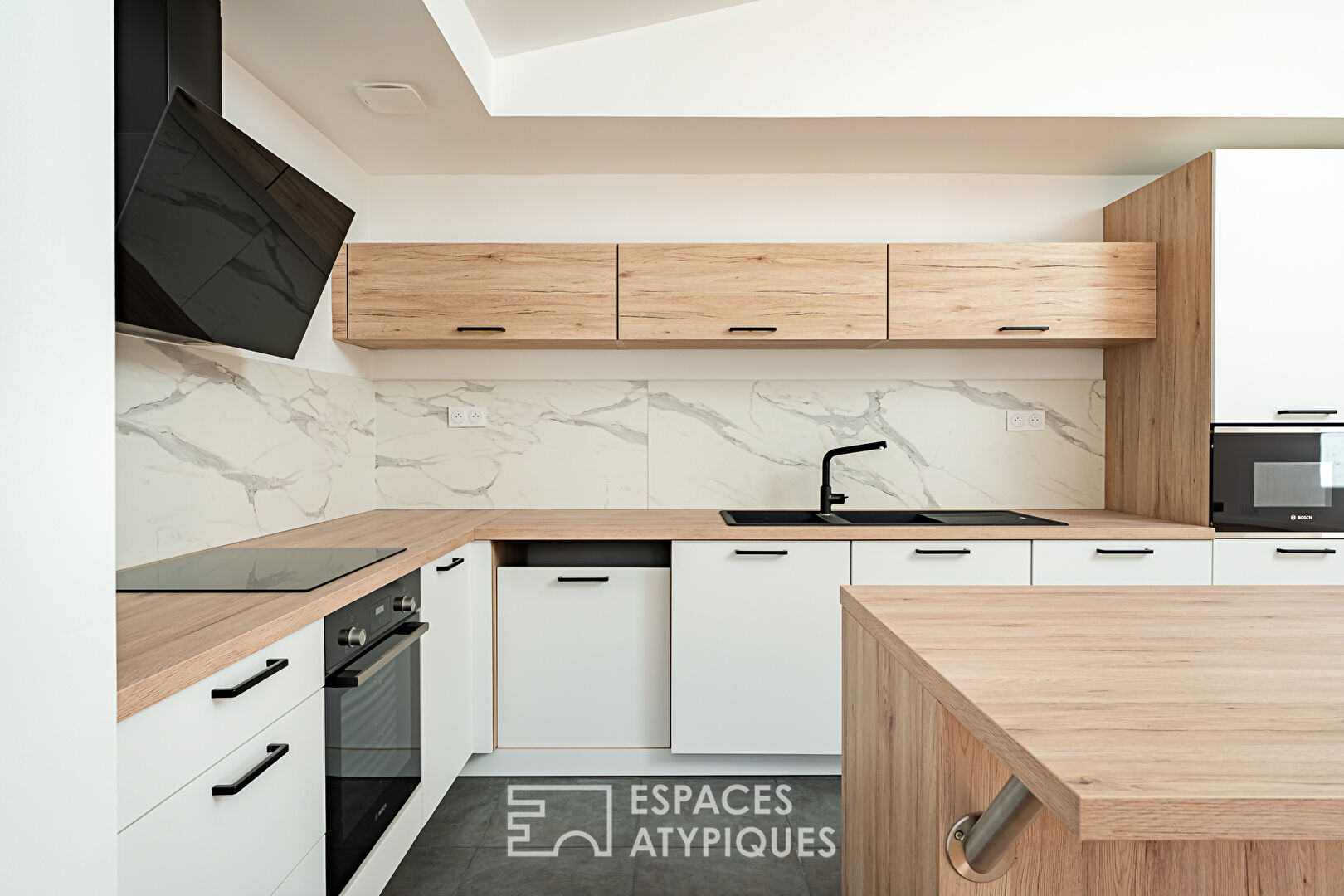 Loft entièrement rénové et son patio au coeur de Chaville