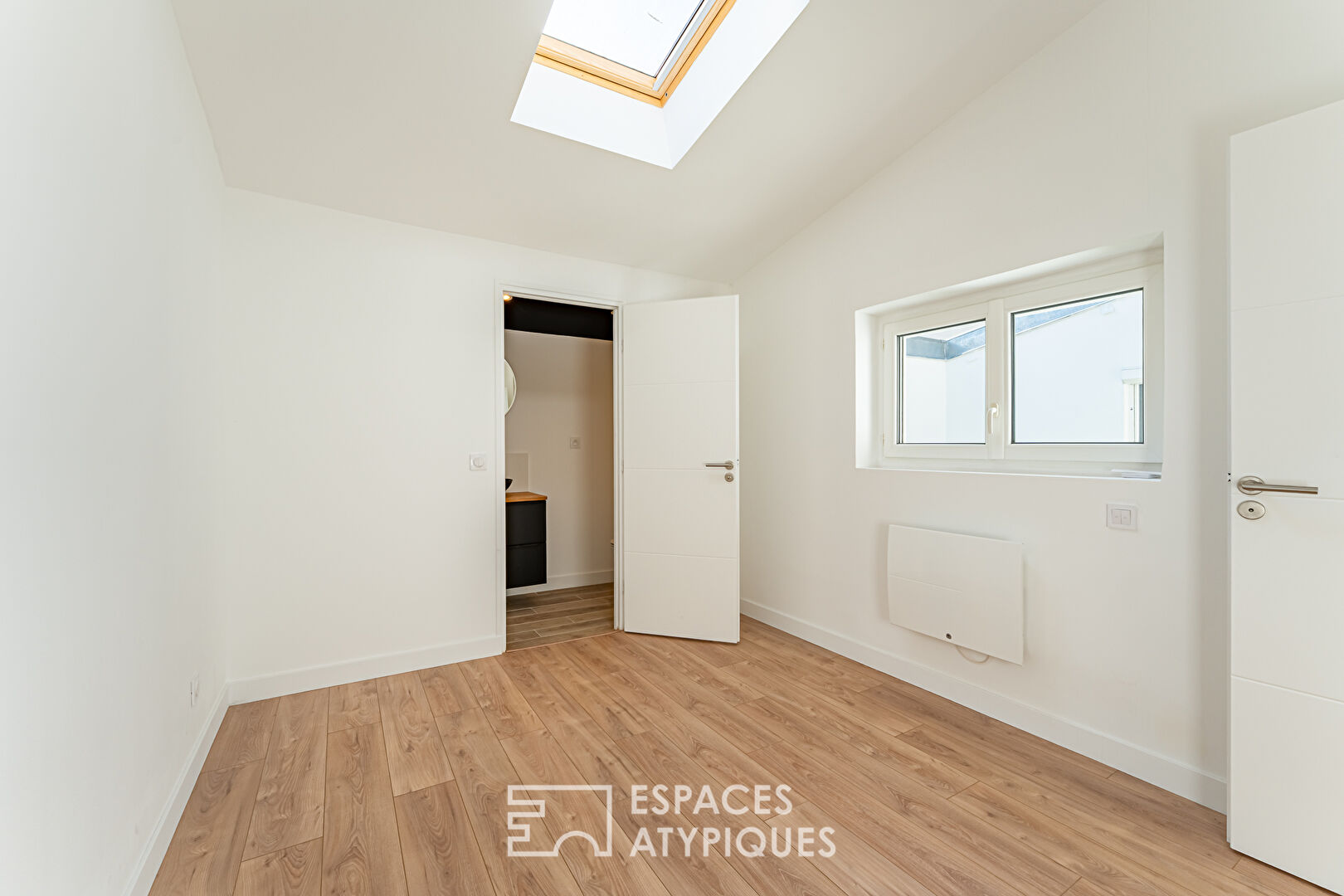 Loft entièrement rénové et son patio au coeur de Chaville