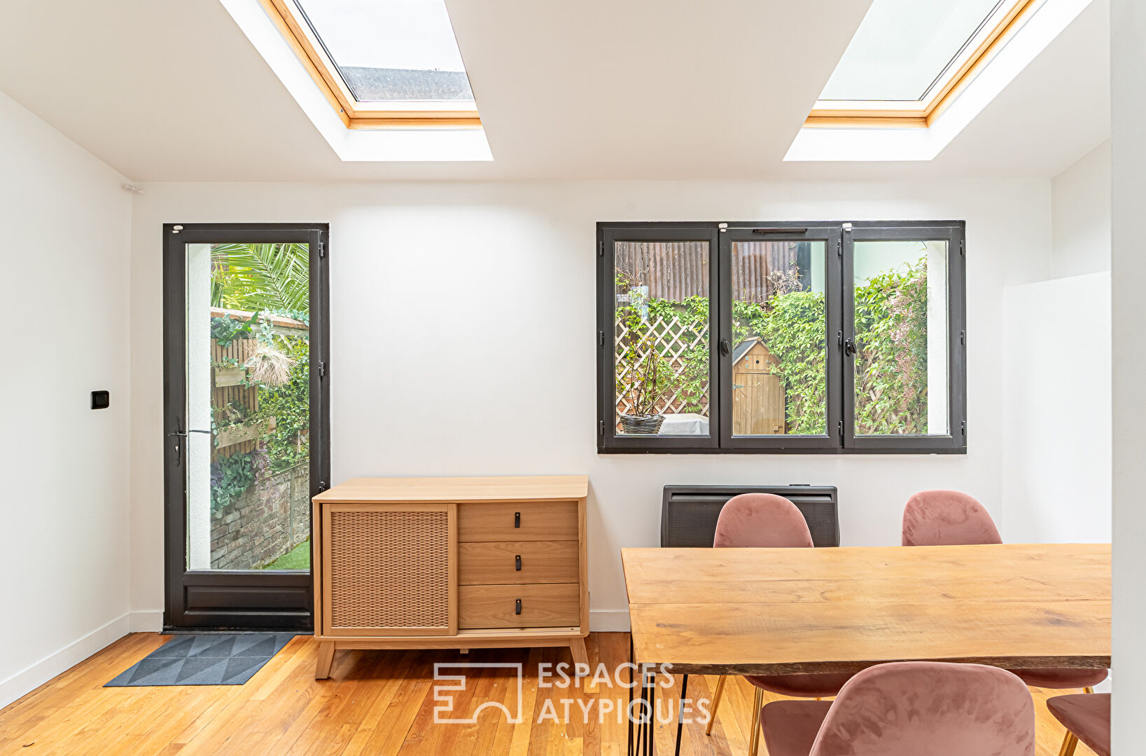 Maison réinventée avec jardin secret, au coeur d’Asnières