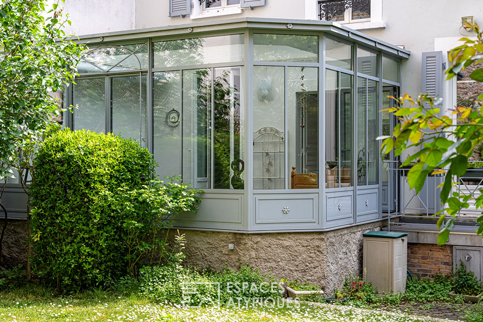 Charming house with garden in the heart of Asnières