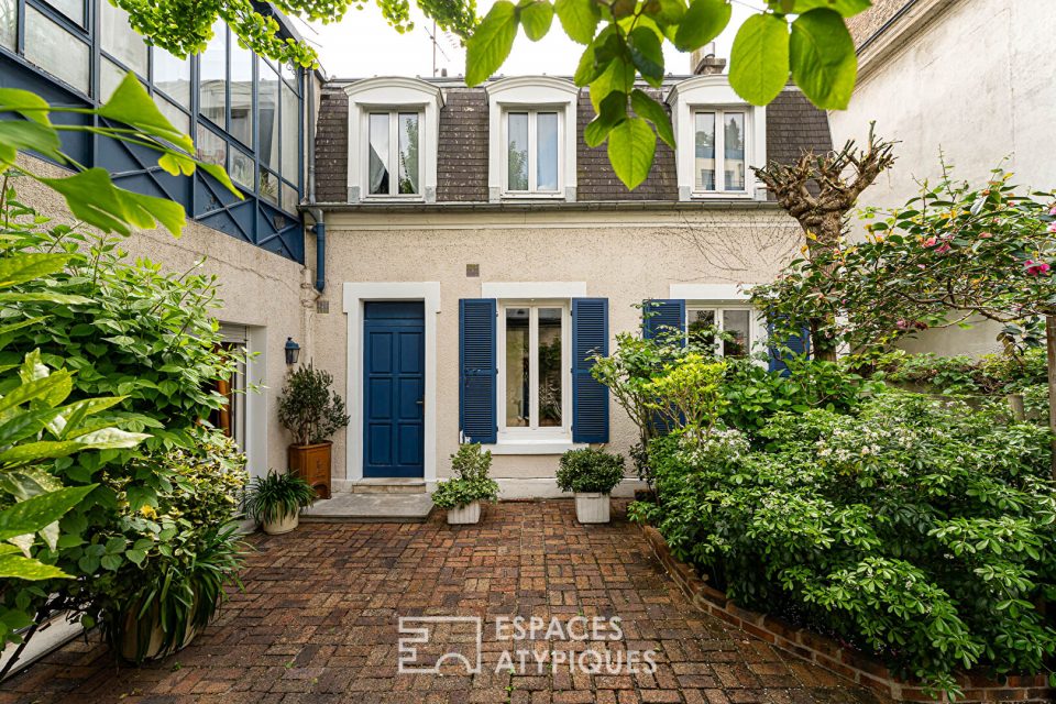 Maison de charme avec sa cour arborée rue des Bourguignons