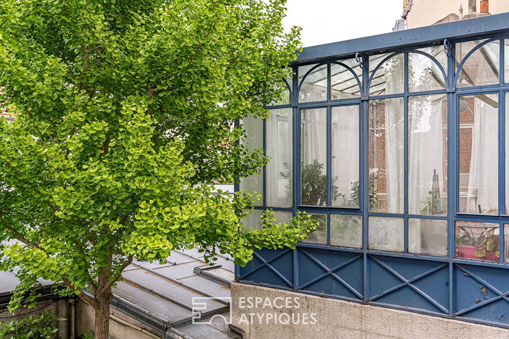 Maison de charme avec sa cour arborée rue des Bourguignons