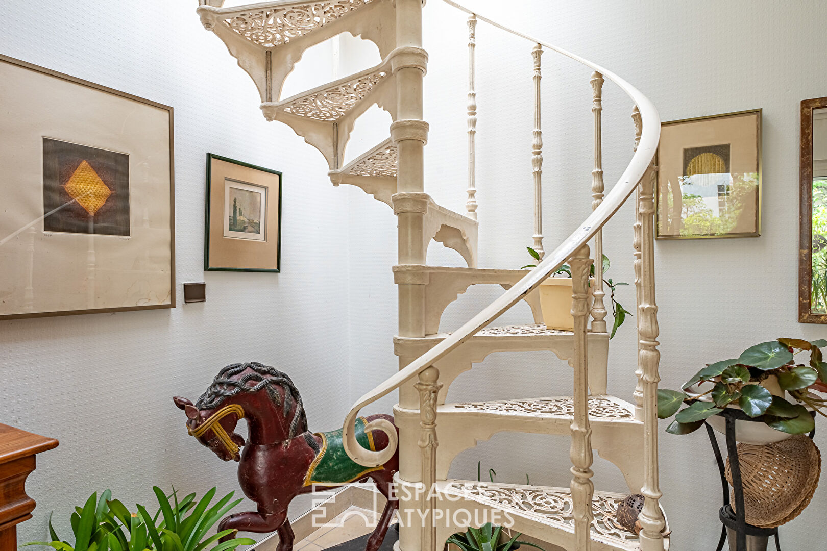 Maison de charme avec sa cour arborée rue des Bourguignons