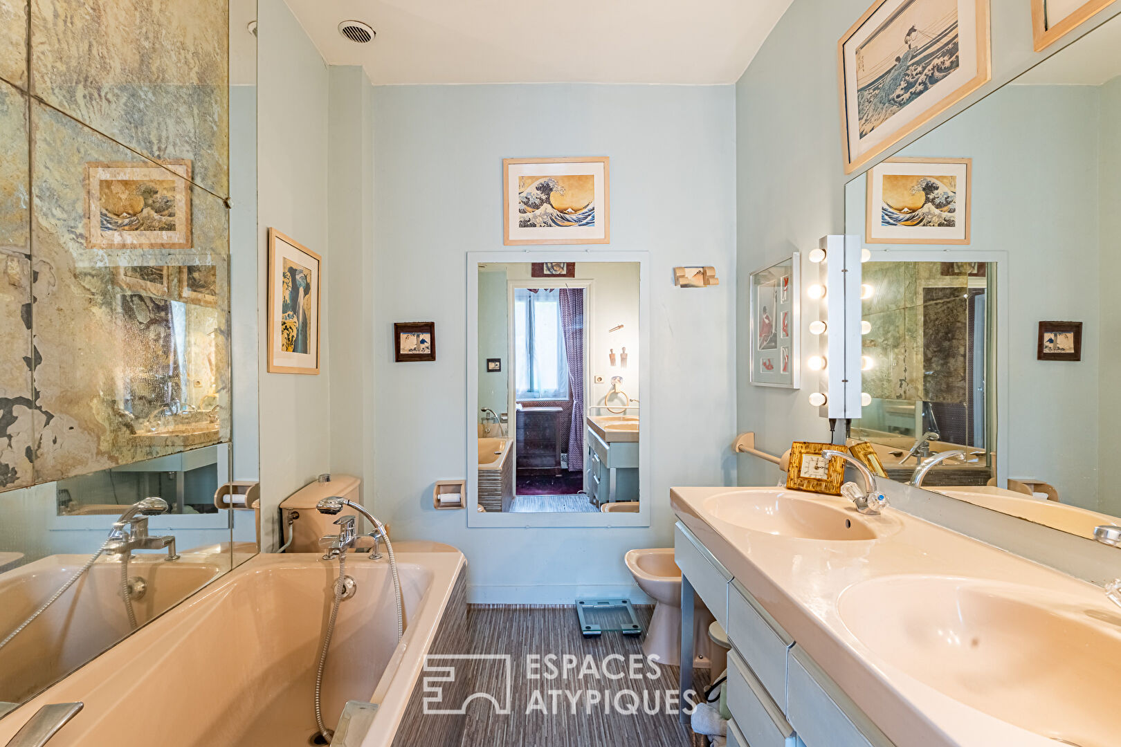 Maison de charme avec sa cour arborée rue des Bourguignons