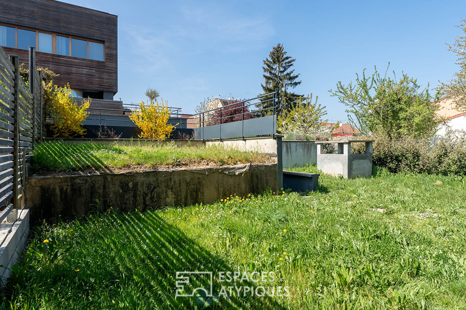 Loft house to renovate with garden and roof terrace