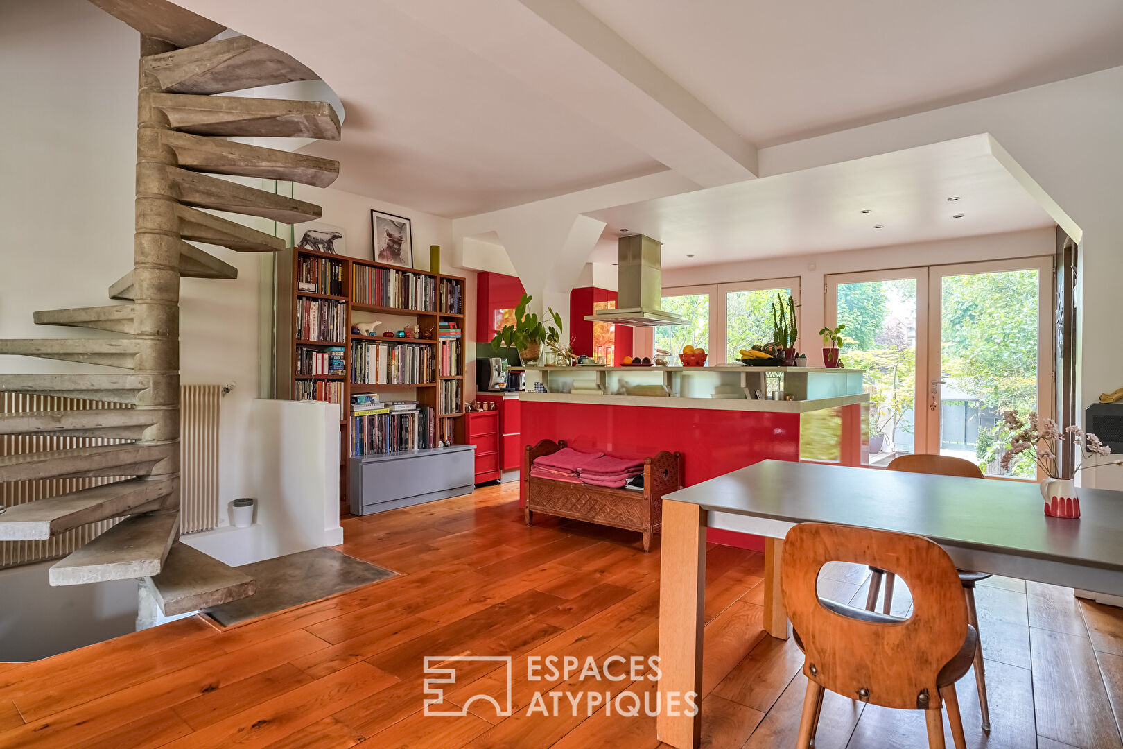 Maison familiale avec terrasses arborées, quartier piscine