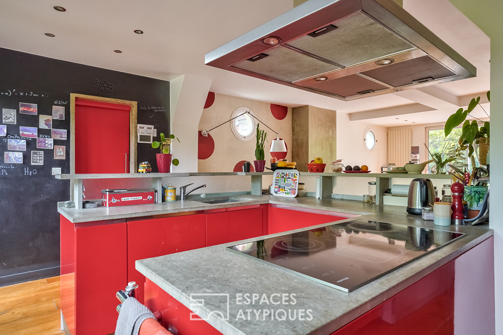 Maison familiale avec terrasses arborées, quartier piscine