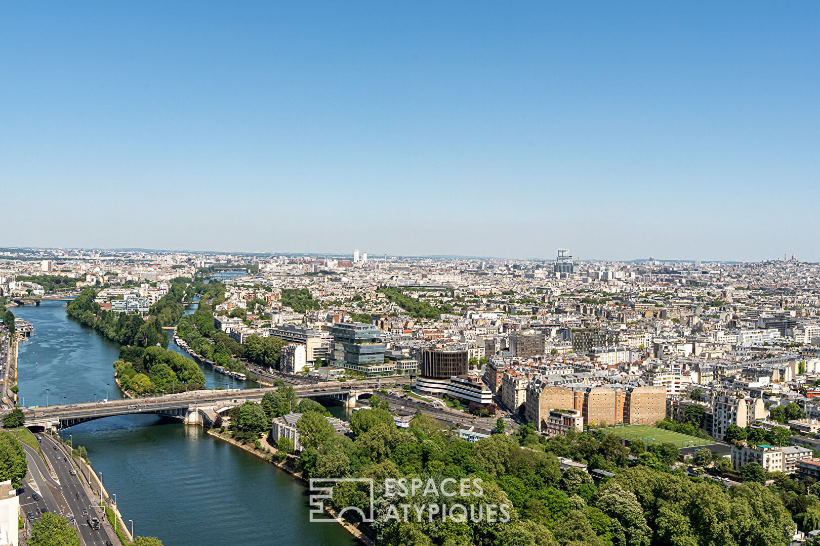 Vue imprenable en étage très élevé