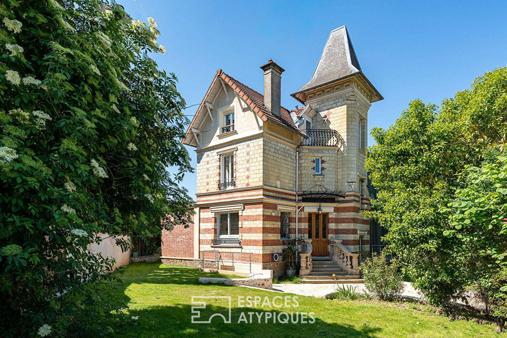 Maison fin XIXème avec jardin et extension contemporaine à deux pas du Parc de la Maison Blanche à Clamart