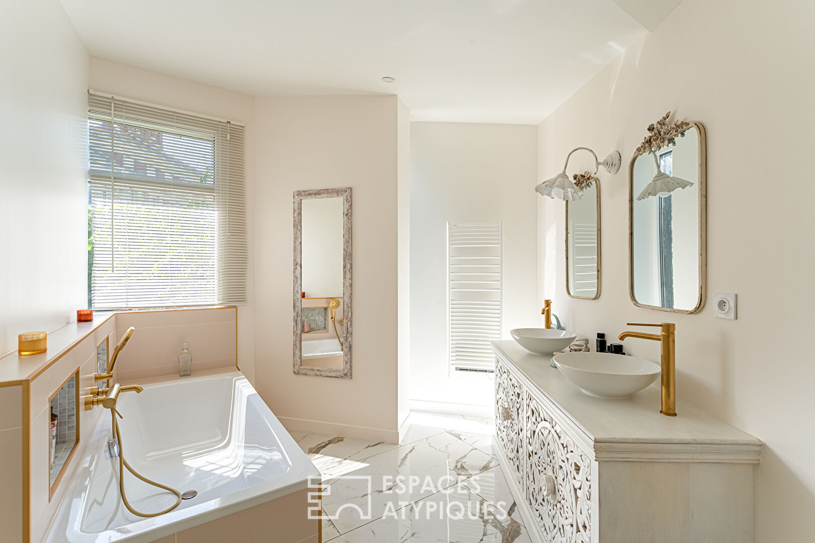 Maison fin XIXème avec jardin et extension contemporaine à deux pas du Parc de la Maison Blanche à Clamart