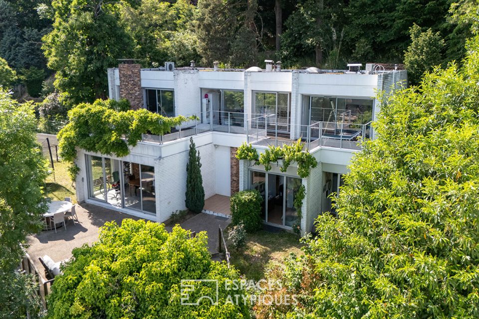 Maison d'architecte avec vue panoramique et jardin signée Jean-Michel Wilmotte au Plessis Robinson