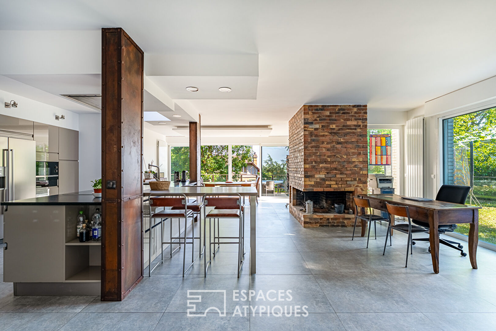 Maison d’architecte avec vue panoramique et jardin signée Jean-Michel Wilmotte au Plessis Robinson