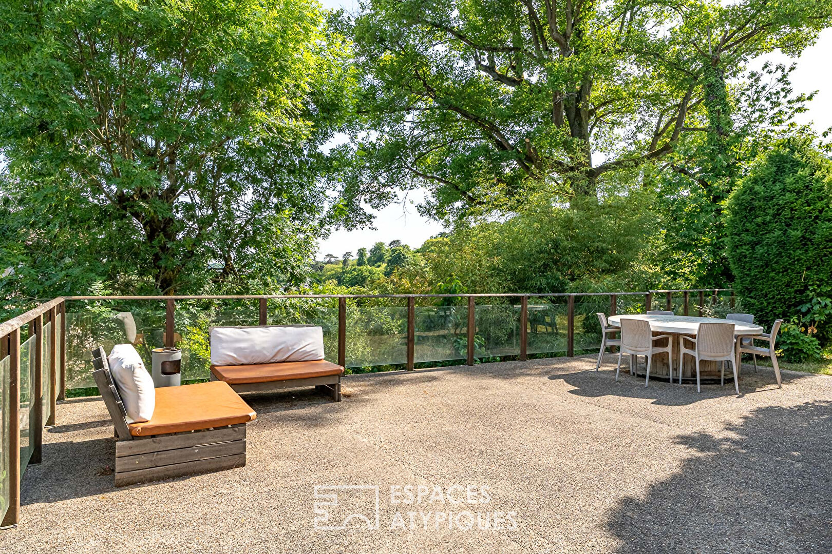 Maison d’architecte avec vue panoramique et jardin signée Jean-Michel Wilmotte au Plessis Robinson