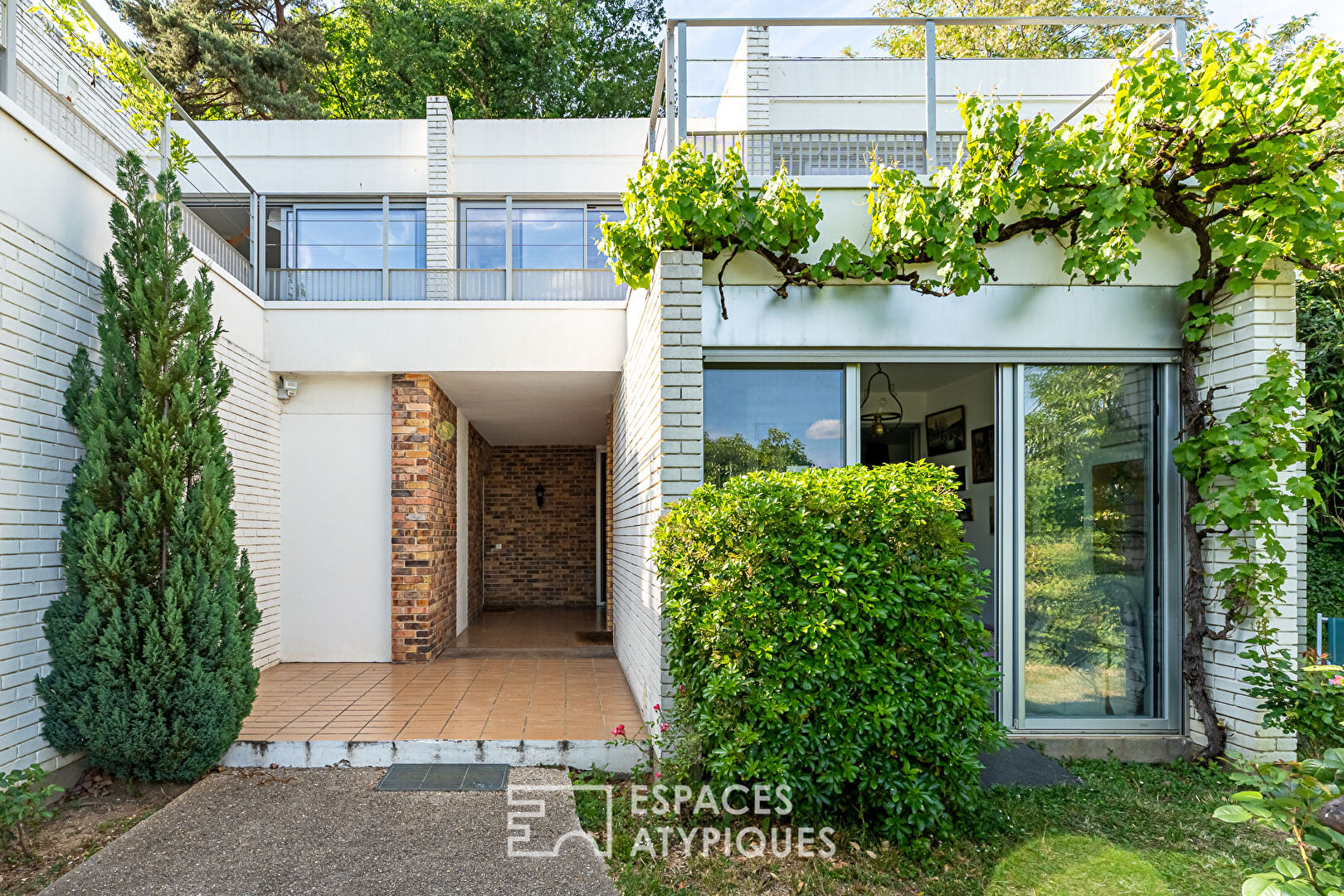 Maison d’architecte avec vue panoramique et jardin signée Jean-Michel Wilmotte au Plessis Robinson