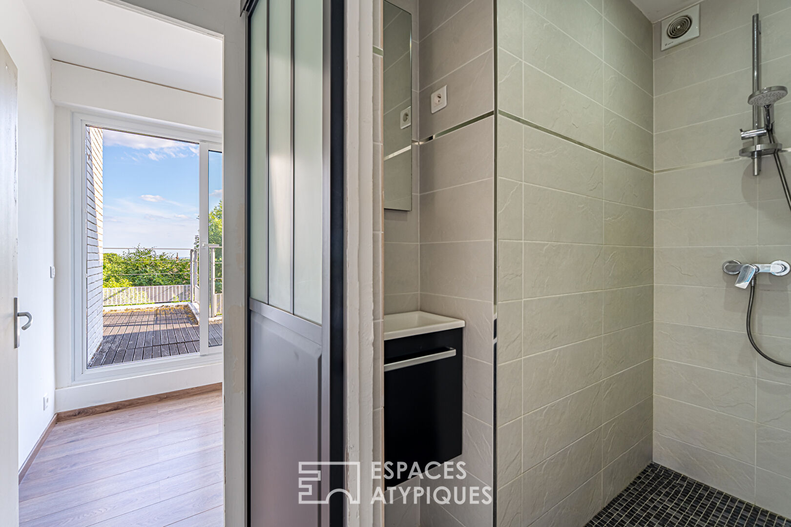 Maison d’architecte avec vue panoramique et jardin signée Jean-Michel Wilmotte au Plessis Robinson