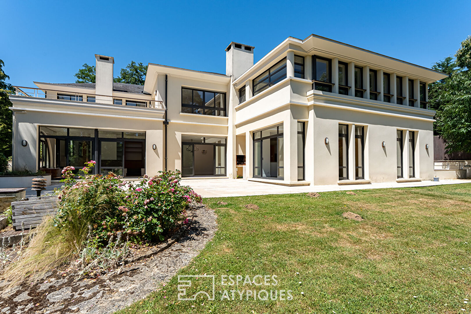 Somptueuse villa d’architecte de style moderne au Hameau de la Jonchère
