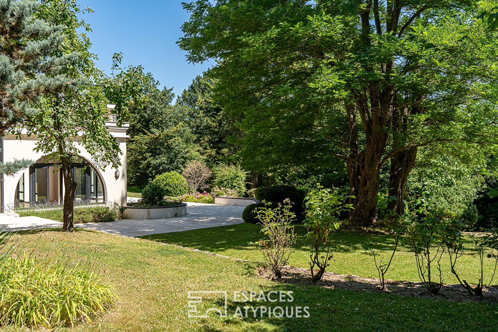 Somptueuse villa d’architecte de style moderne au Hameau de la Jonchère