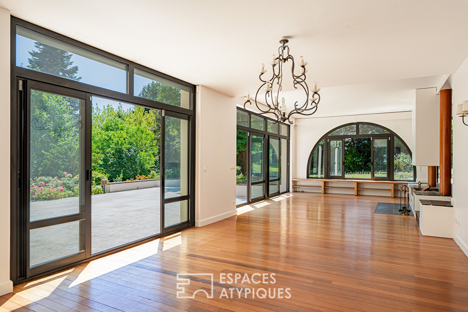 Somptueuse villa d’architecte de style moderne au Hameau de la Jonchère