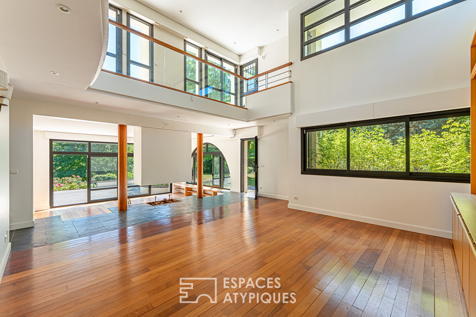 Somptueuse villa d’architecte de style moderne au Hameau de la Jonchère