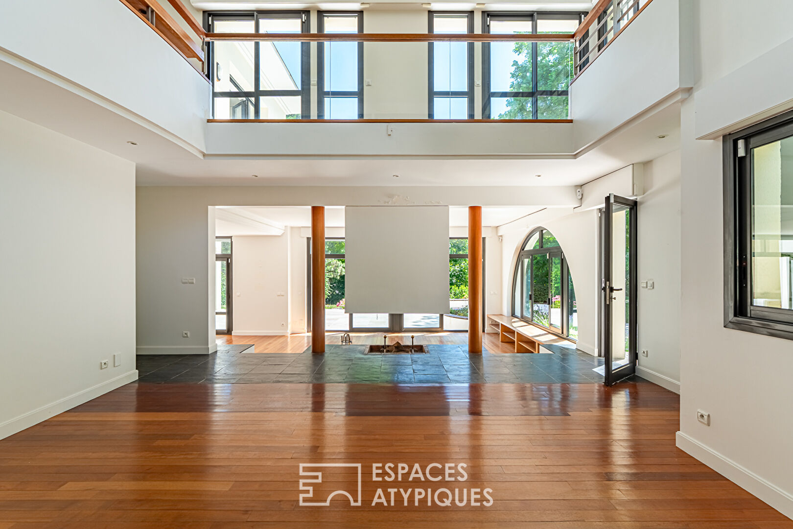 Somptueuse villa d’architecte de style moderne au Hameau de la Jonchère