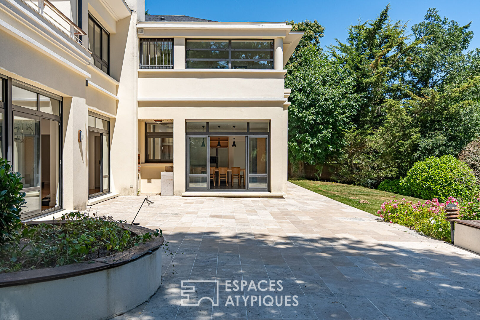 Somptueuse villa d’architecte de style moderne au Hameau de la Jonchère