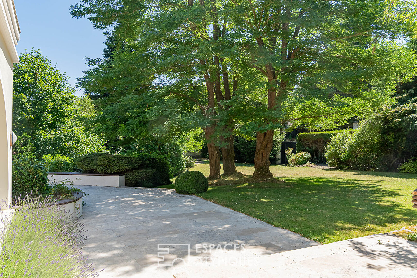 Somptueuse villa d’architecte de style moderne au Hameau de la Jonchère
