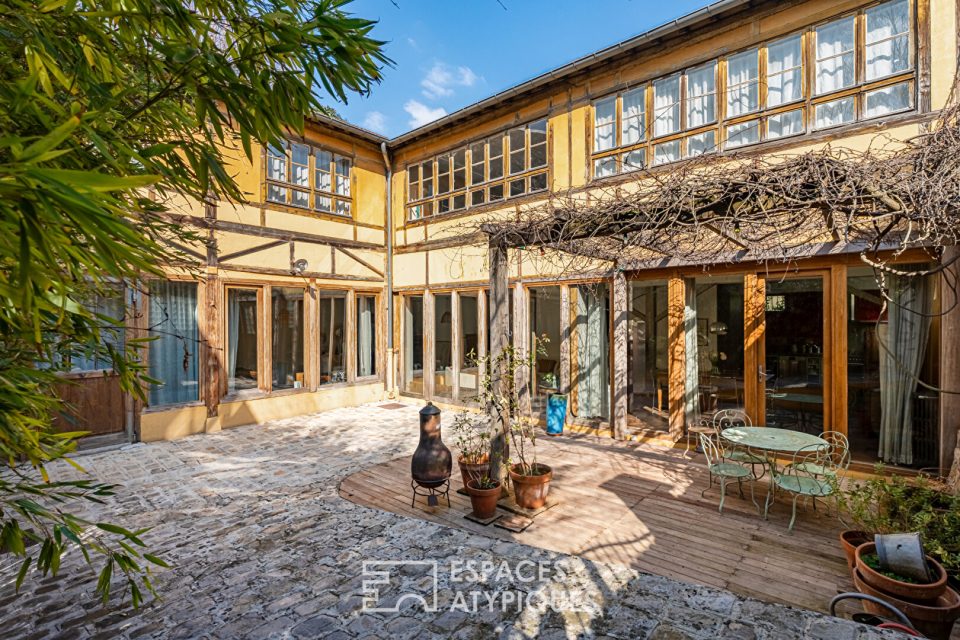 Ancienne biscuiterie réhabilitée en maison esprit atelier d'artiste au centre-sud de Malakoff