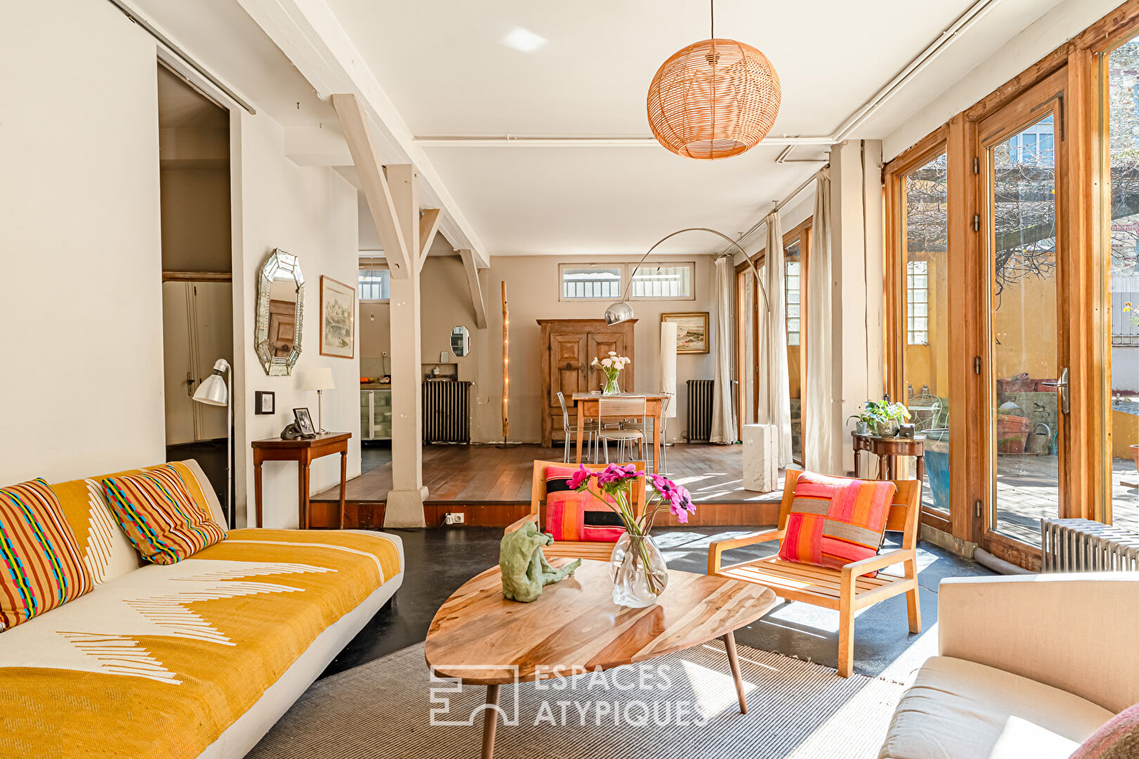 Ancienne biscuiterie réhabilitée en maison esprit atelier d’artiste au centre-sud de Malakoff