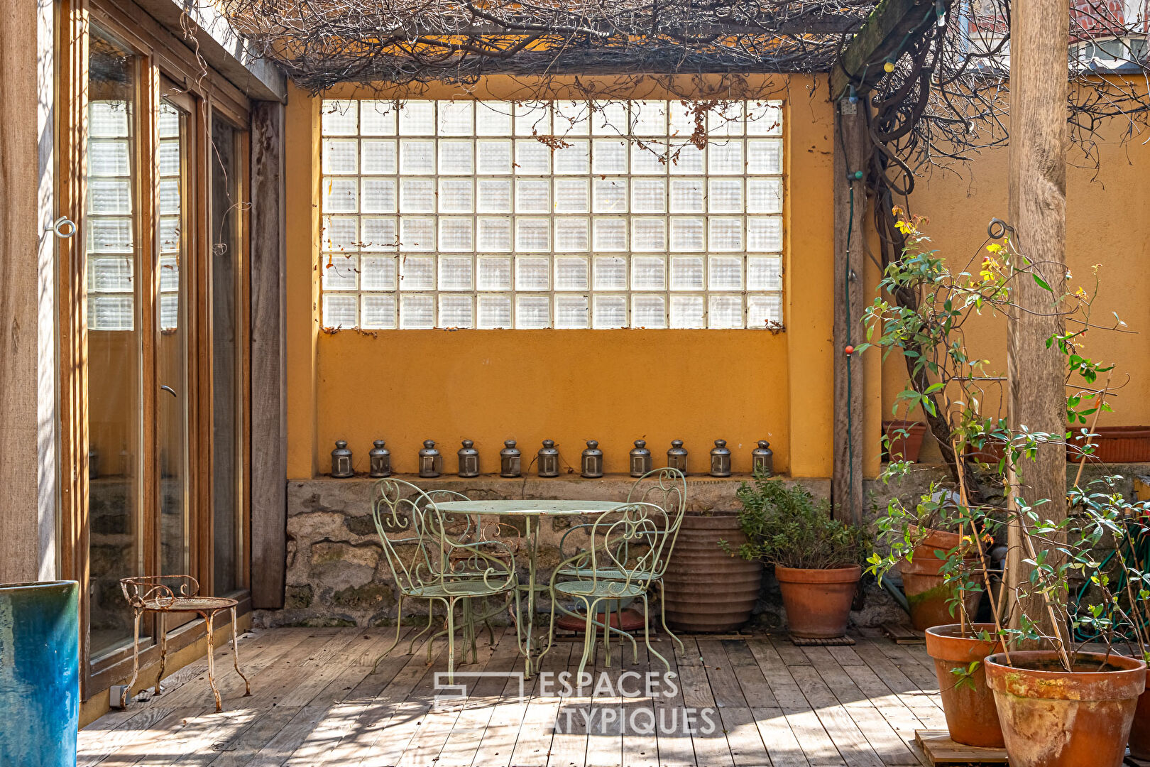 Ancienne biscuiterie réhabilitée en maison esprit atelier d’artiste au centre-sud de Malakoff