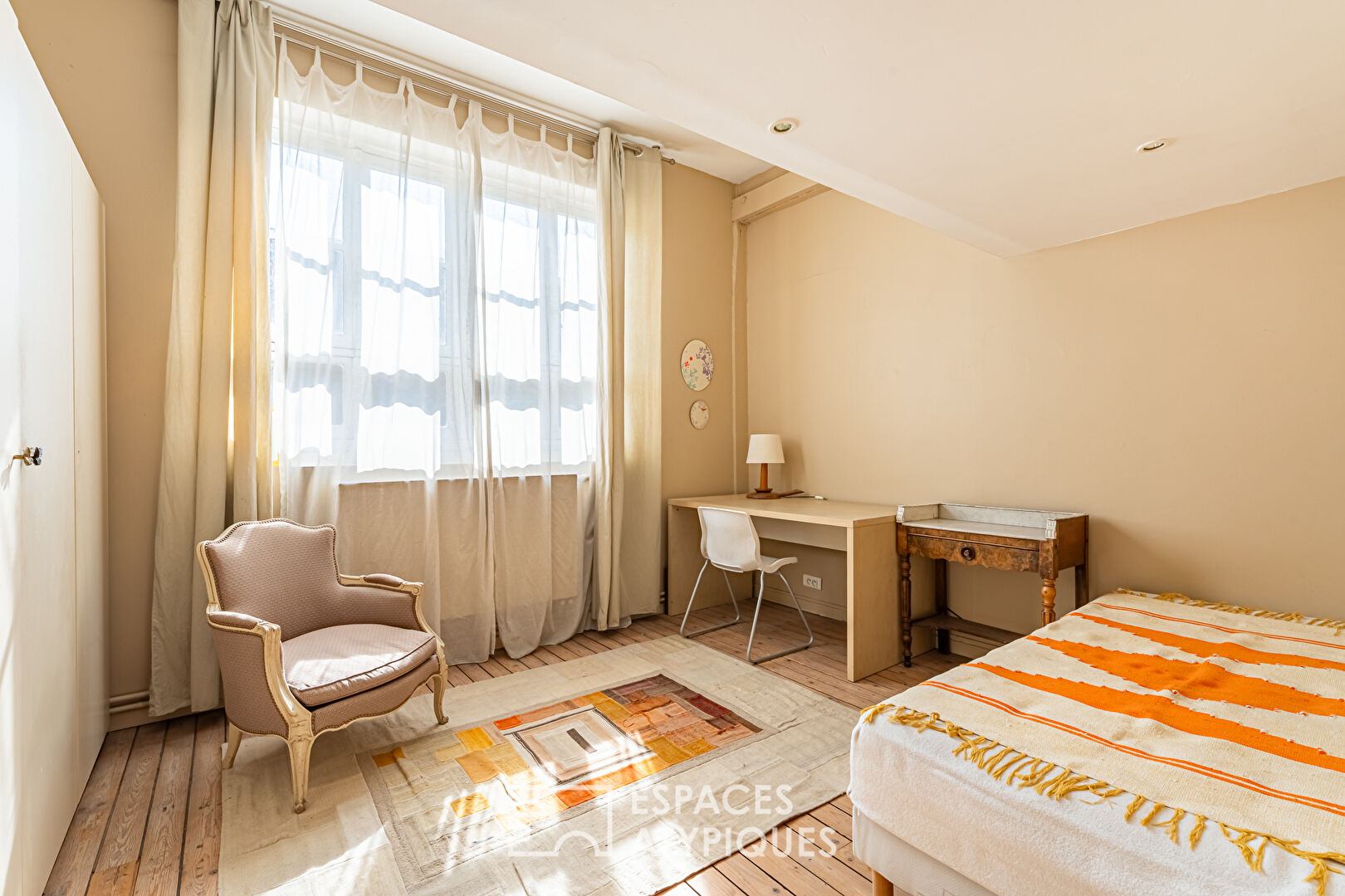 Ancienne biscuiterie réhabilitée en maison esprit atelier d’artiste au centre-sud de Malakoff