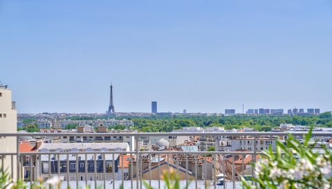 Dernier étage rénové avec balcons, toit-terrasse et vue exceptionnelle à 180°