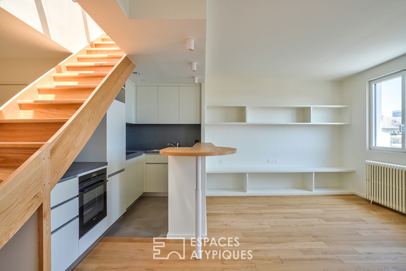 Dernier étage rénové avec balcons, toit-terrasse et vue exceptionnelle à 180°