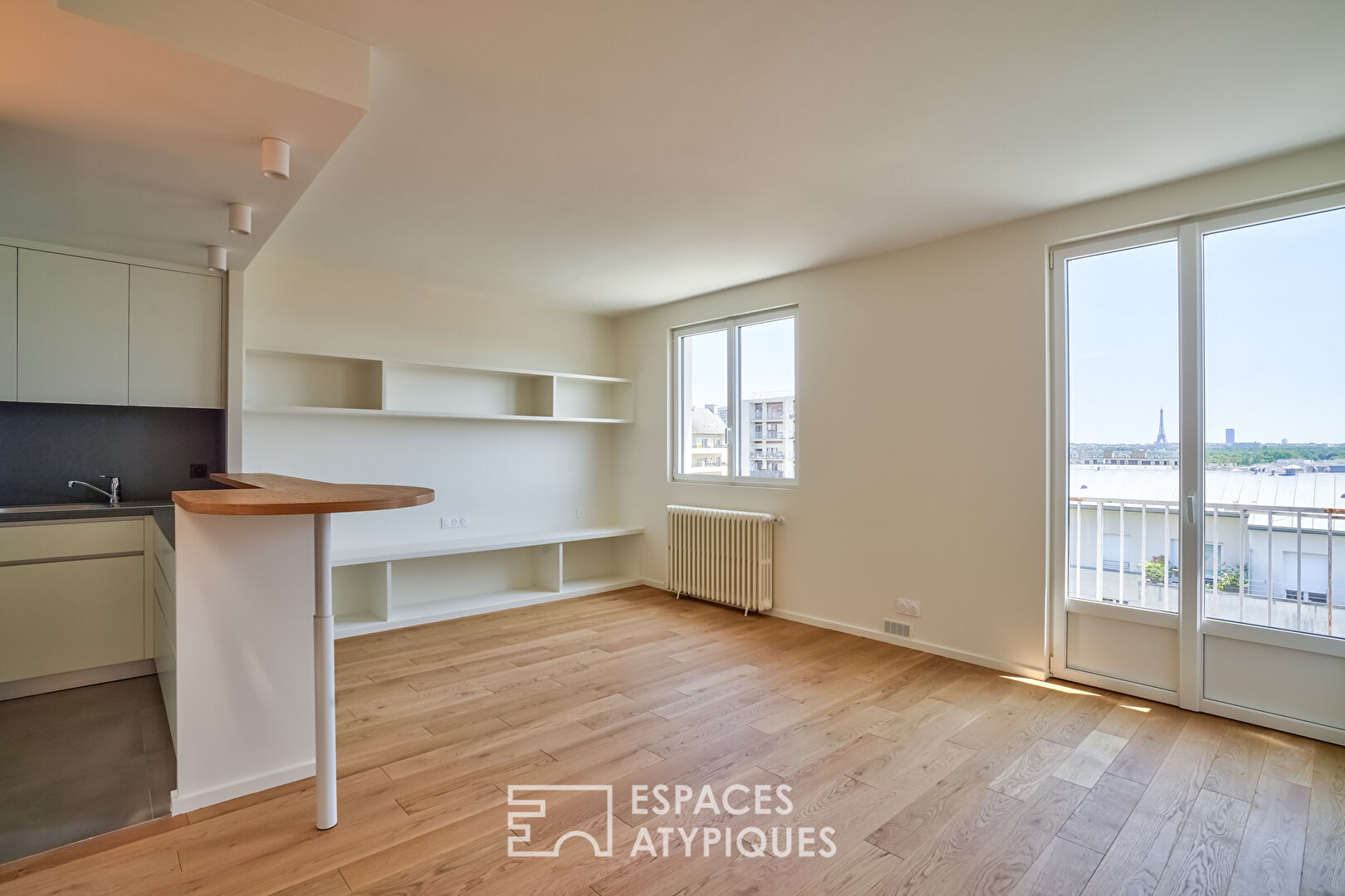 Dernier étage rénové avec balcons, toit-terrasse et vue exceptionnelle à 180°