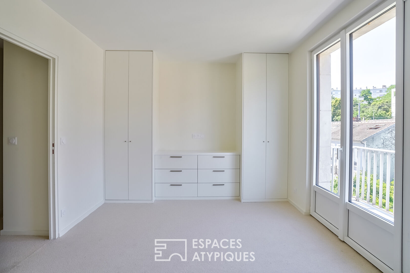 Dernier étage rénové avec balcons, toit-terrasse et vue exceptionnelle à 180°