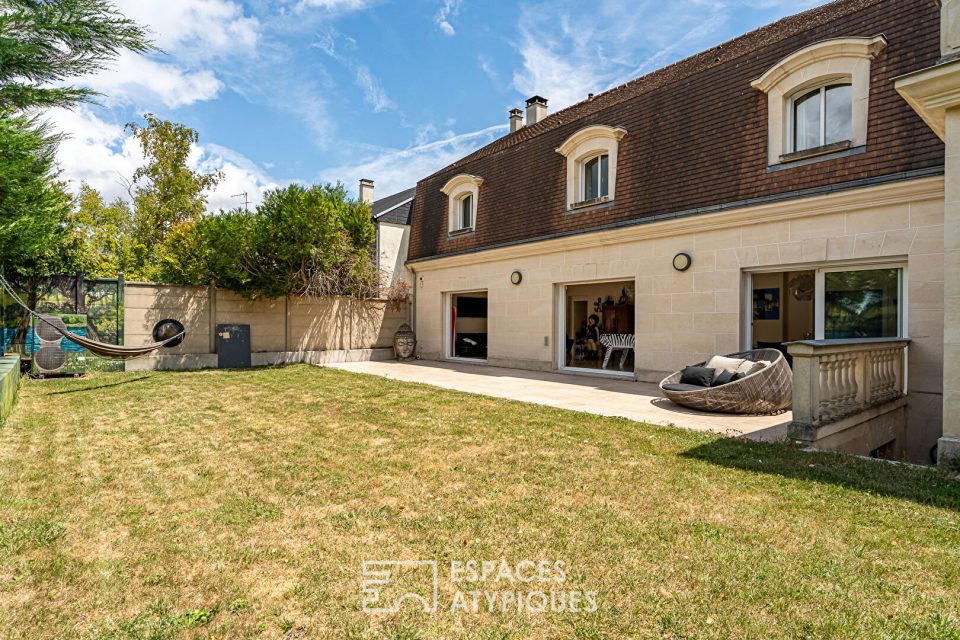 Maison contemporaine en pierre de taille avec jardin à Antony
