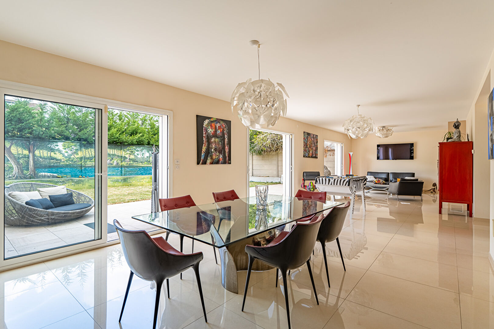Contemporary stone house with garden in Antony