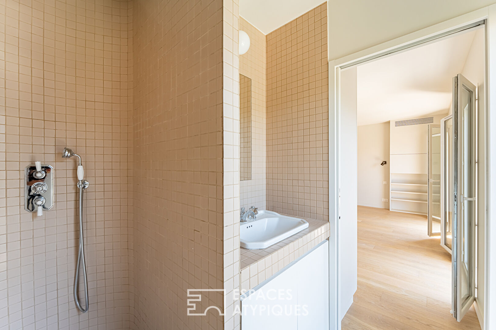 Top floor duplex with balconies and unobstructed view