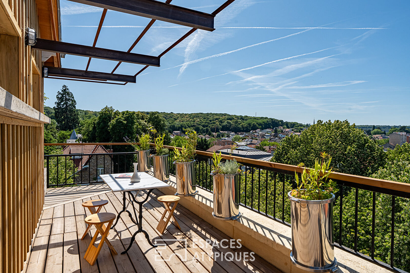 Comme une maison sur le toit avec terrasse panoramique à Clamart