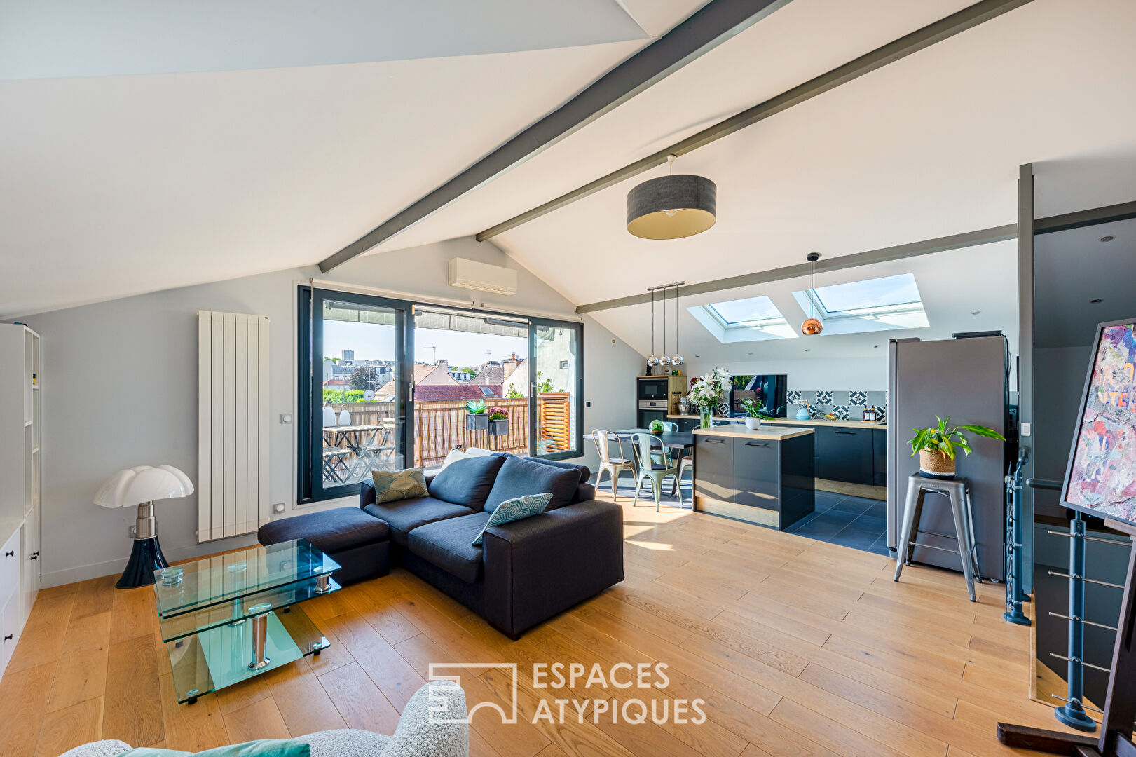 Duplex inversé avec terrasse dans une impasse proche centre-ville de Rueil-Malmaison