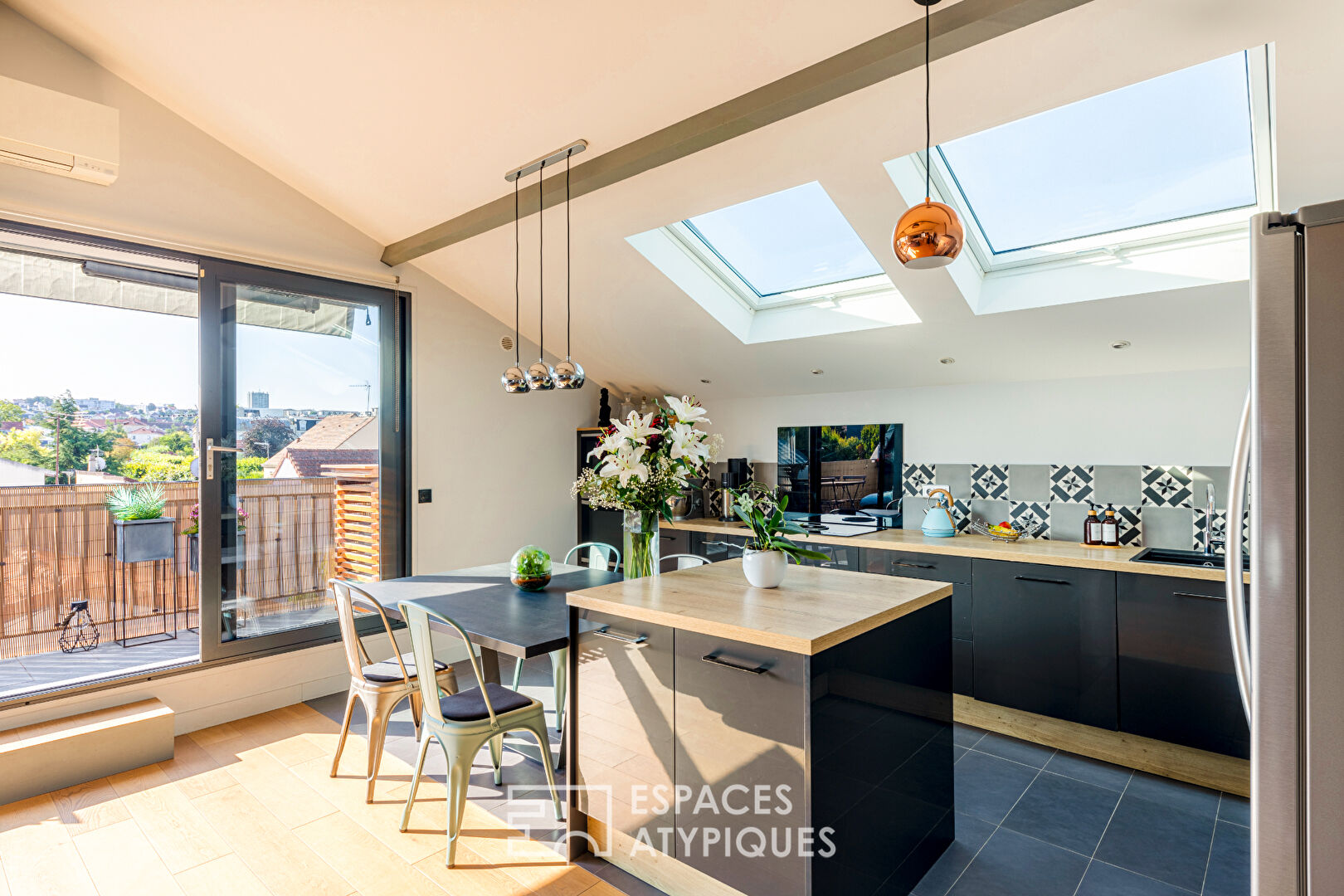 Duplex inversé avec terrasse dans une impasse proche centre-ville de Rueil-Malmaison
